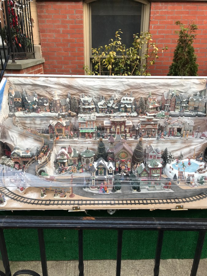 Suddenly Mad- People - Christmas diorama 12:8 on route to Ruth_s Inbox x